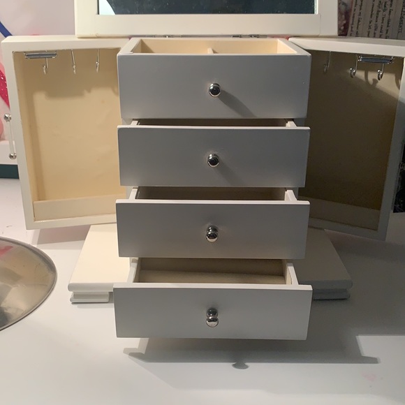 Jewelry Box - Picture 4 of 4